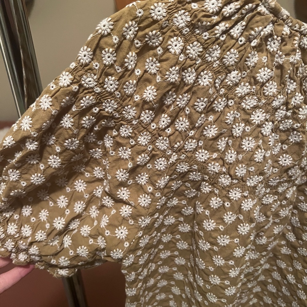 Cutest Embroidered Madewell Top! Size Small 🌼 - Picture 5 of 5